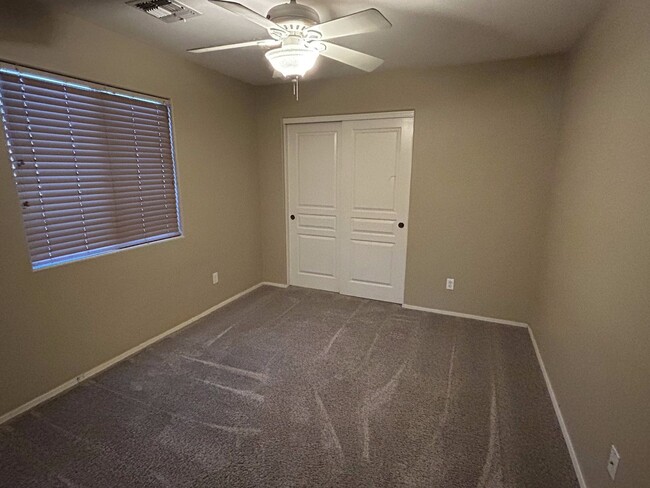 Building Photo - Spacious 5BR Duplex in Maricopa