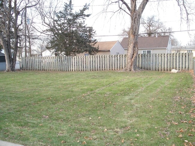 Building Photo - Three Bedroom One Bath Home Available May 10th