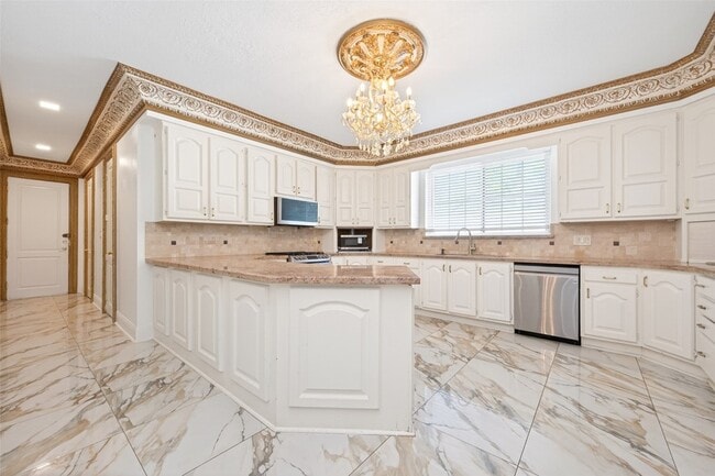 Building Photo - 24 Windermere Ln