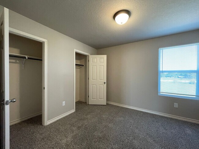 Building Photo - Townhome for rent