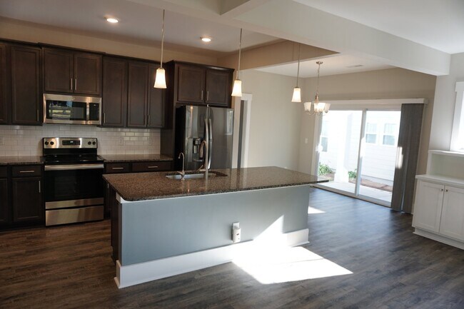 Building Photo - 4BR/3.5BA Home in the Gated Community of R...