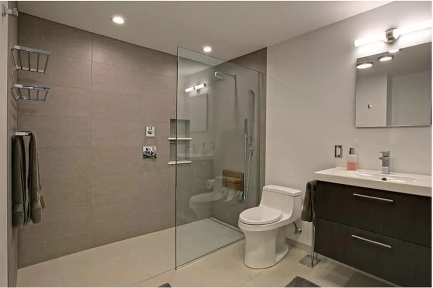 Building Photo - 3704 N Longview Ave