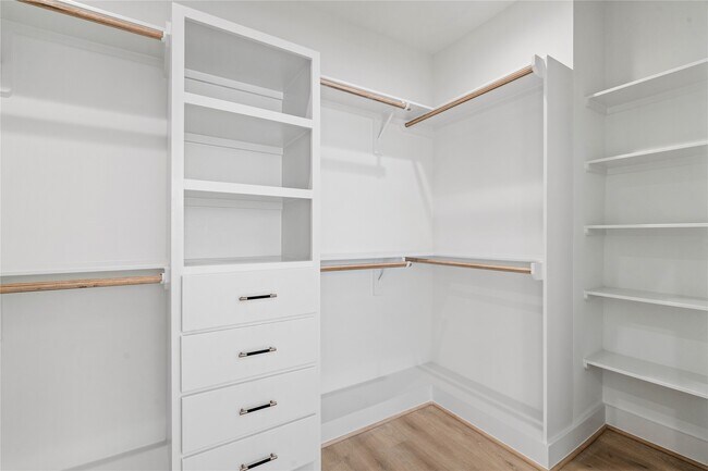 Building Photo - 4039 Buck St