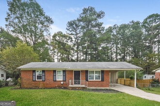 Building Photo - 464 Pinecrest Dr