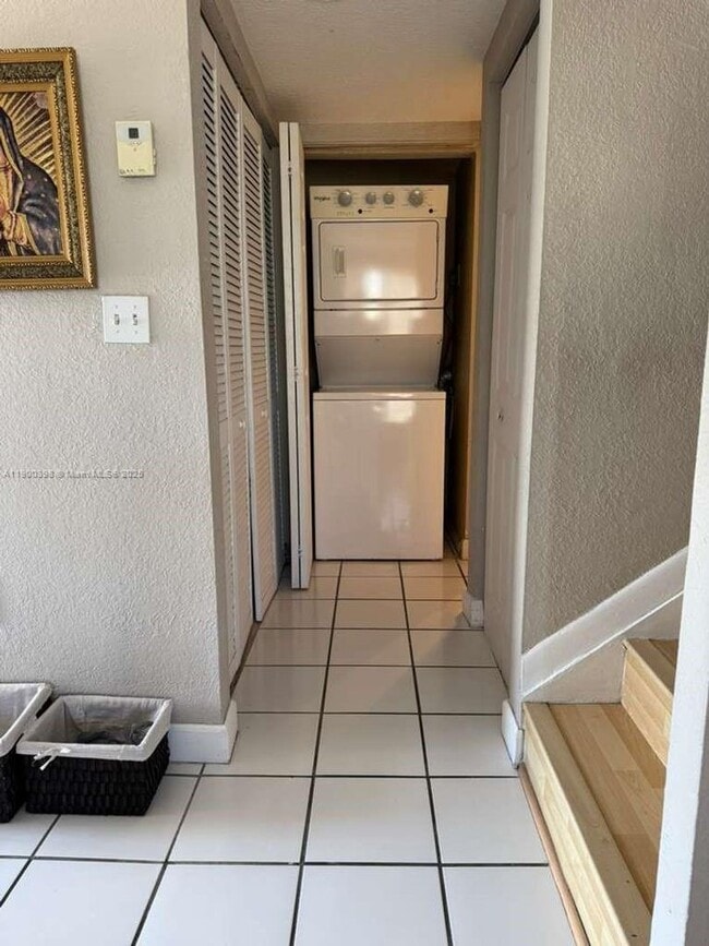 Building Photo - 4515 SW 68th Ct Cir