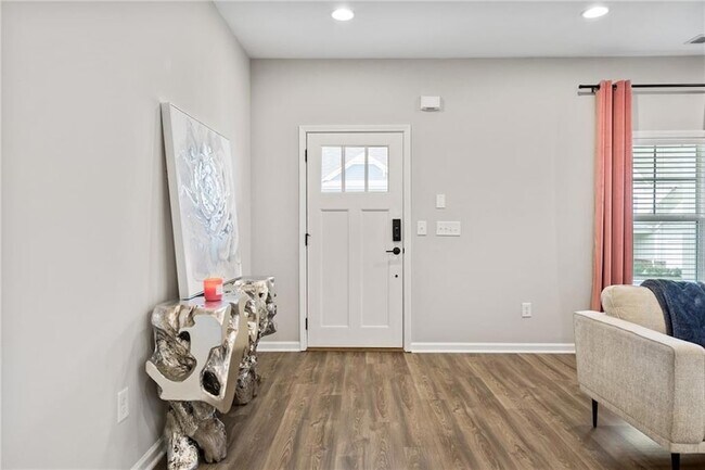 Building Photo - 2047 Drew Dr