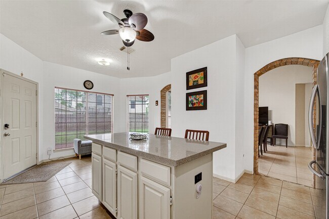 Building Photo - 811 Colony Glen Ct