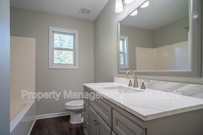 Building Photo - 107 Ann Bradley Dr
