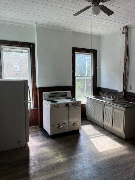 Building Photo - 234 10th St