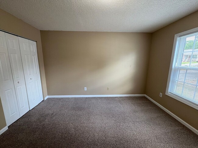 Building Photo - 2 Bed 2 Bath Condo Near Cherry Park