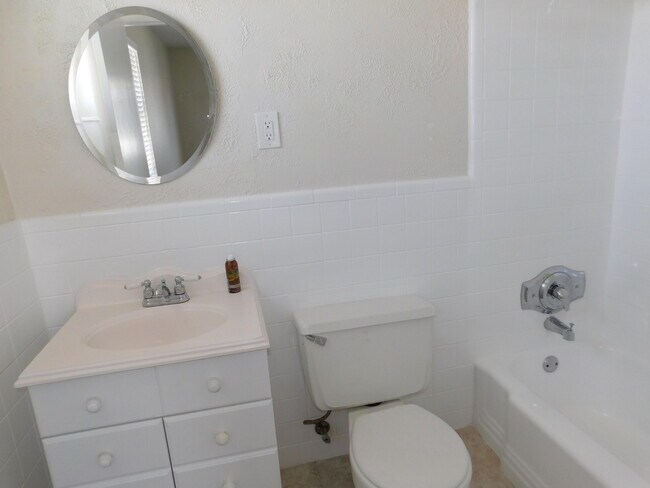 Building Photo - 741 Hummingbird Way