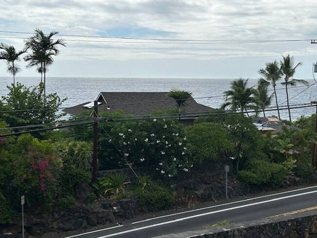 Building Photo - Furnished 3Bed, 2Bath Upstairs of House with Lanai