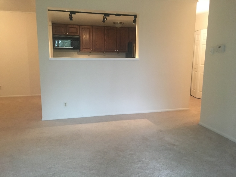 Building Photo - 310 Drummers Ln