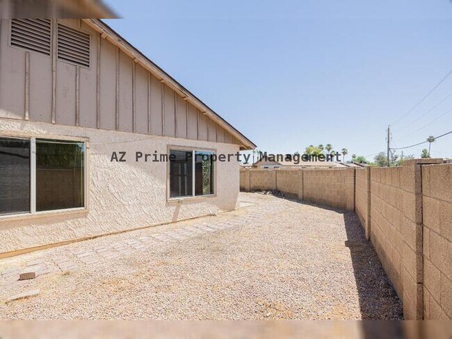 Building Photo - 2145 S Dorsey Ln