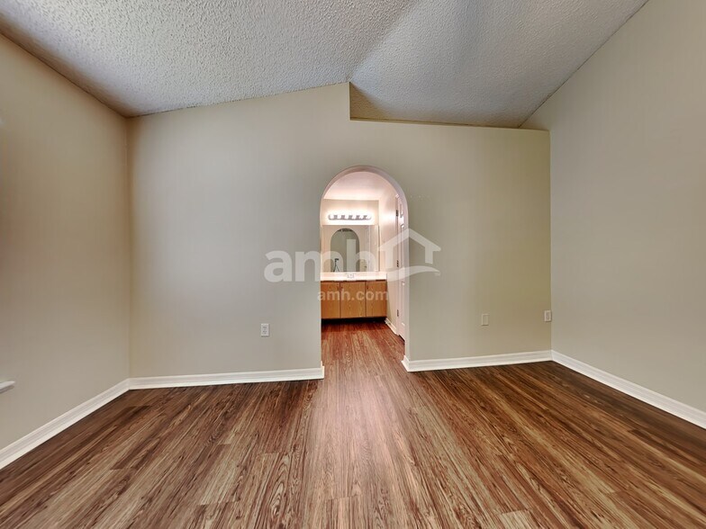 Building Photo - 7287 Lawn Tennis Ln