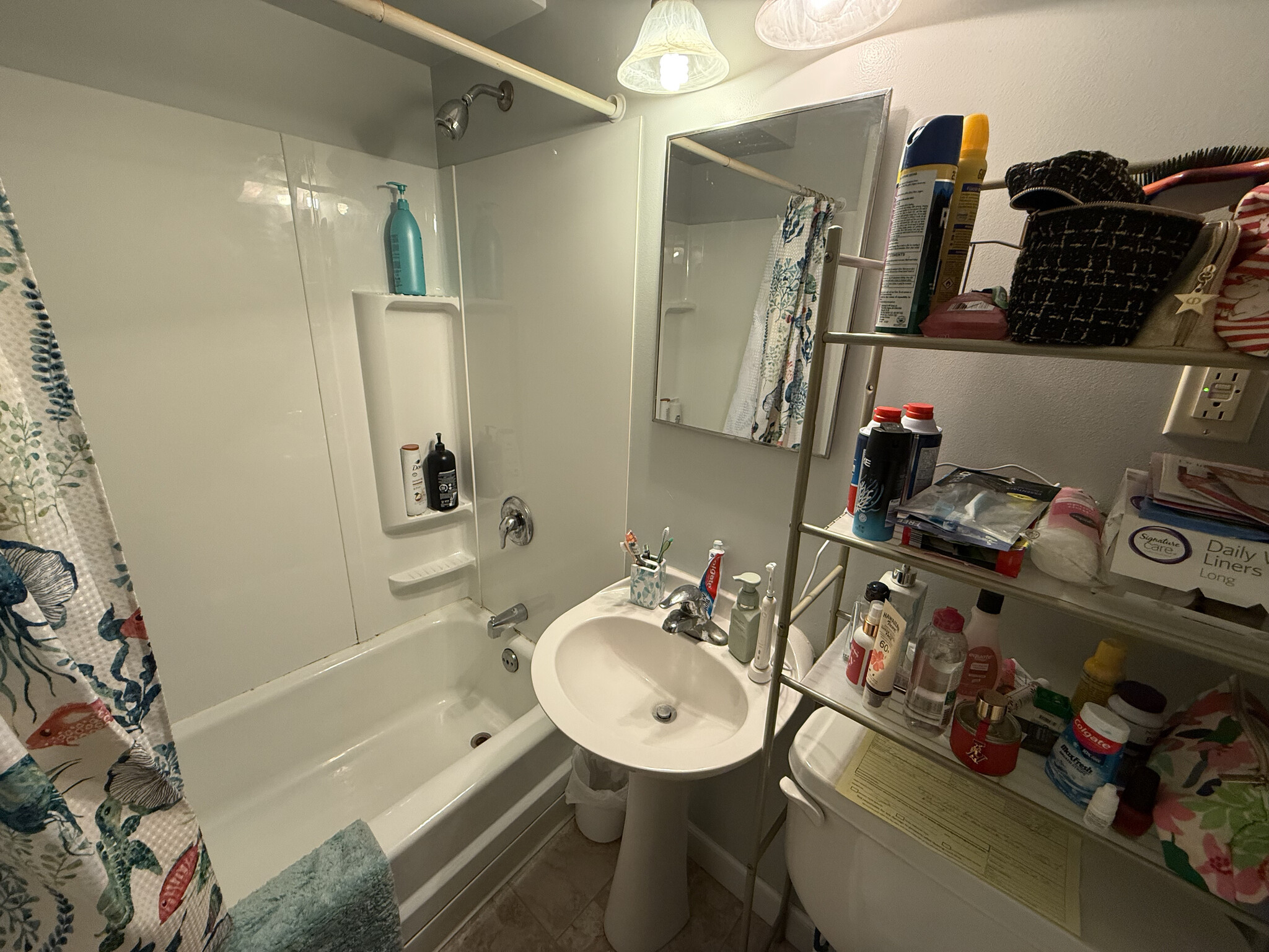 bathroom - 410 N 4th St