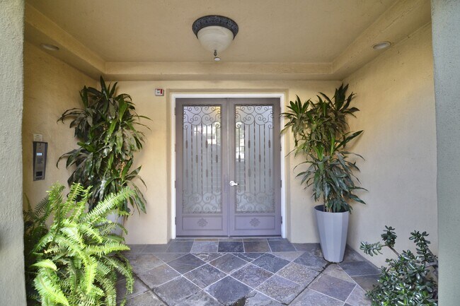 Building Photo - 5703 Laurel Canyon Blvd