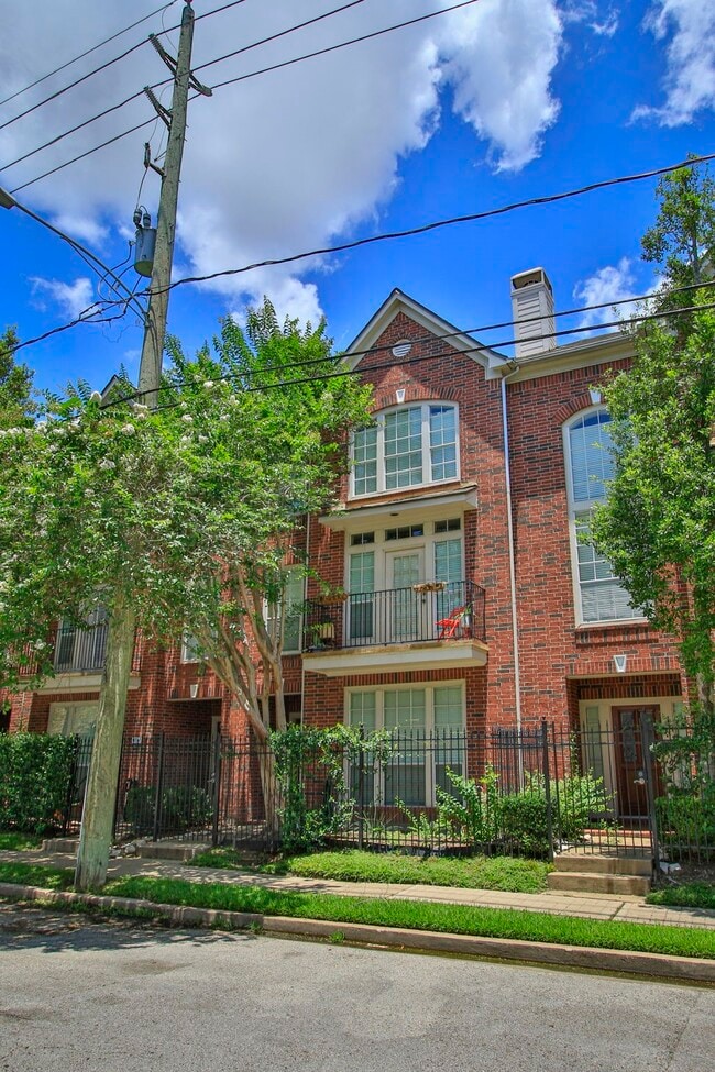 Building Photo - 1310 W Webster St