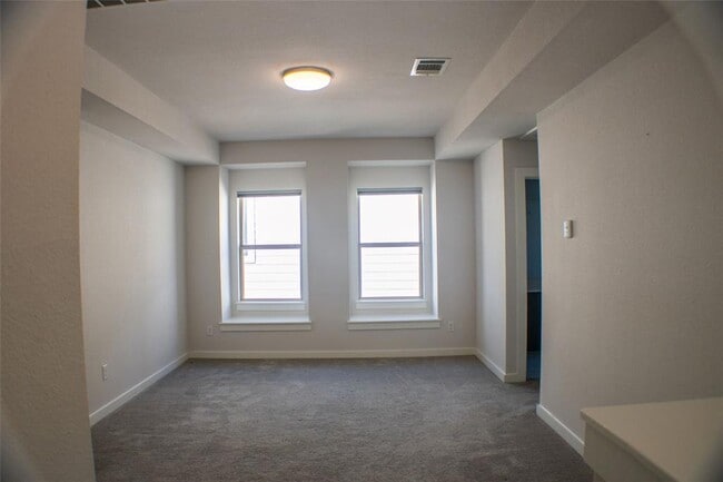 Building Photo - 8215 Prairie Rye Dr