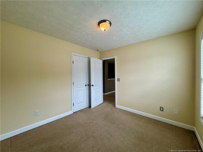 Building Photo - 250 Bayleaf Dr