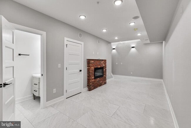 Building Photo - 1617 Brown St