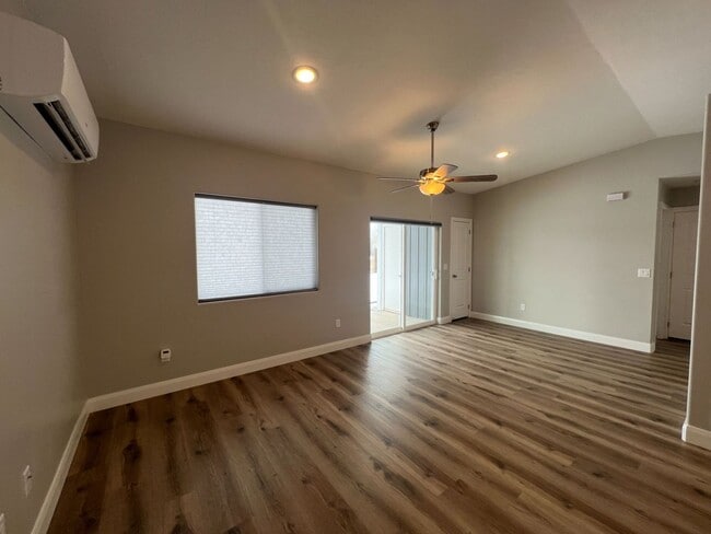 Building Photo - 2 bed - 1 bath - updated throughout!