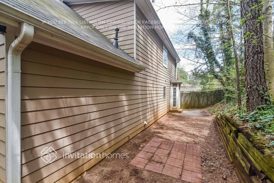 Building Photo - 600 River Overlook Dr NW