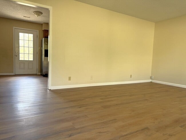 Building Photo - West Knoxville 37921 - Great Location! 3 bedroom 2.5 bath home w/bonus room - Call Adam Sharp (86...