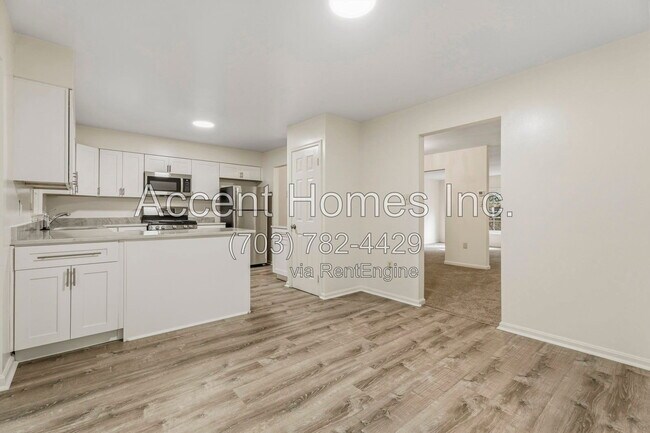 Building Photo - 7867 Painted Daisy Dr
