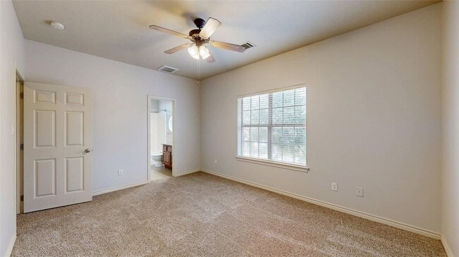 Building Photo - 332 Forest Dr Loop