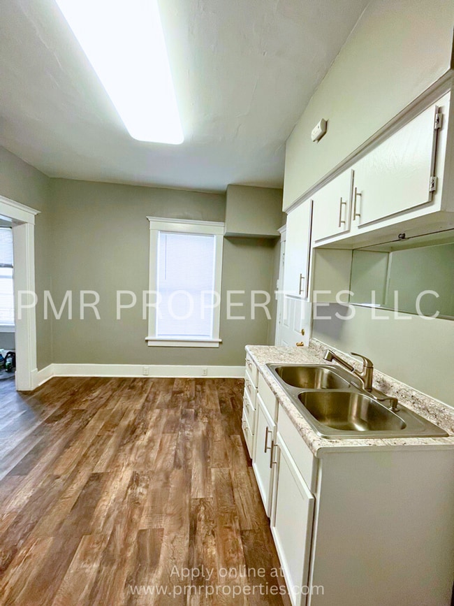 Building Photo - 3 Bedrooms/1 Bathroom House