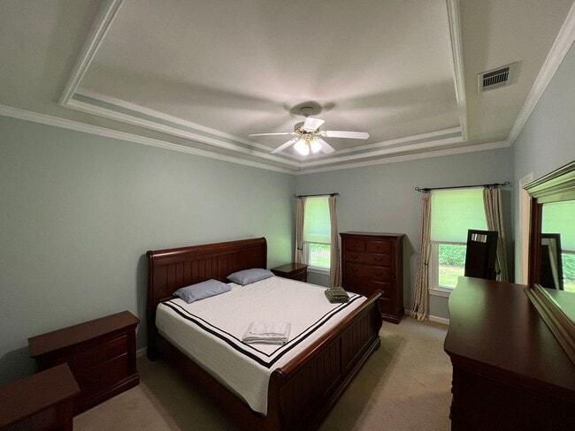 Building Photo - 32 Oak Park Point