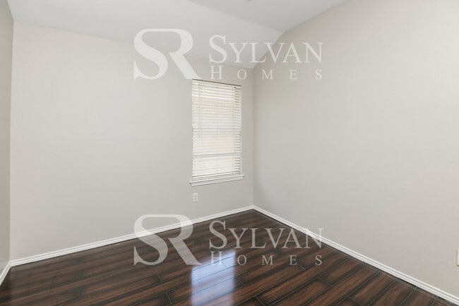 Building Photo - Carve Out a Great Life Here!