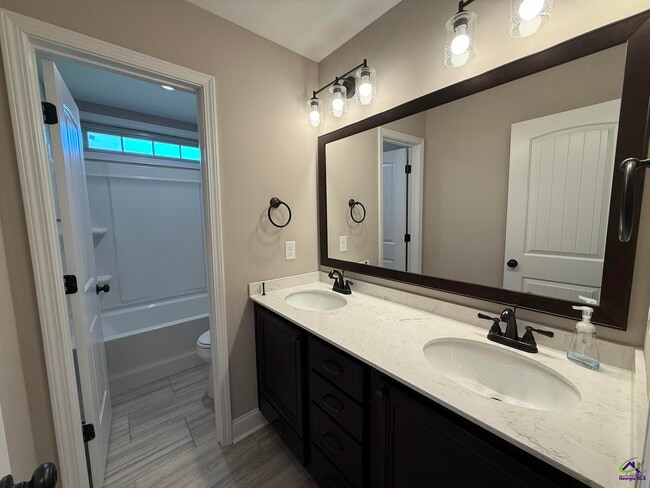Building Photo - 313 Creek Ridge Dr