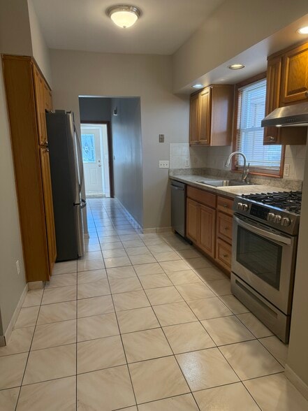 Great Open Space - 67 Humboldt St