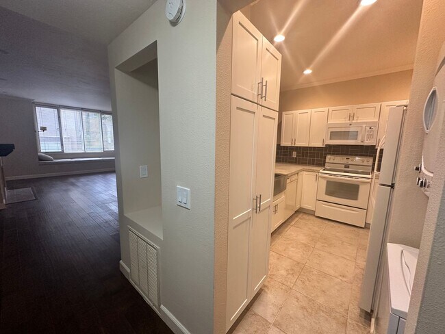 Building Photo - Large 1 Bedroom 1 Bath for rent at Villa Europa in UTC area