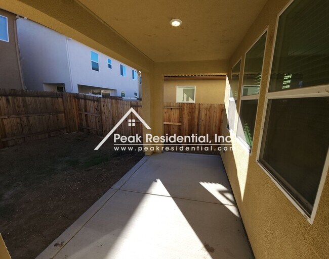 Building Photo - Newer North Natomas 3bd/2.5ba House with Loft & 2 Car Garage