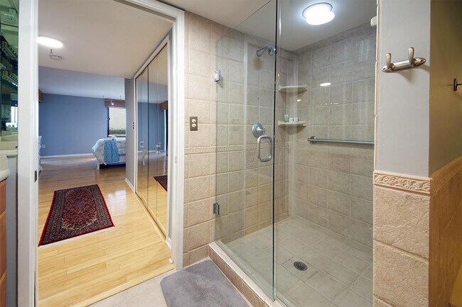 Building Photo - 2480 Presidential Way