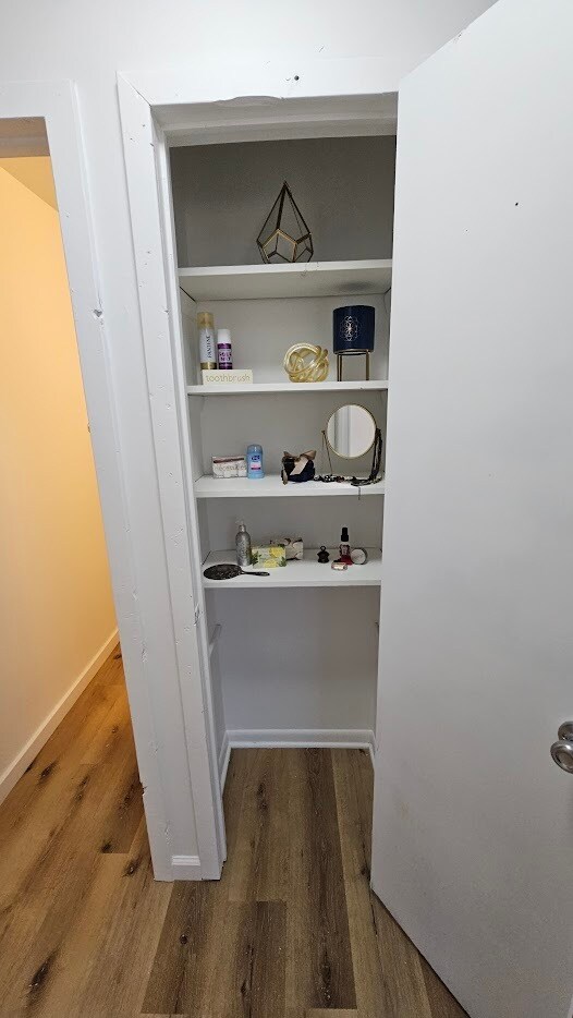 Building Photo - 47 S Brentwood Ave