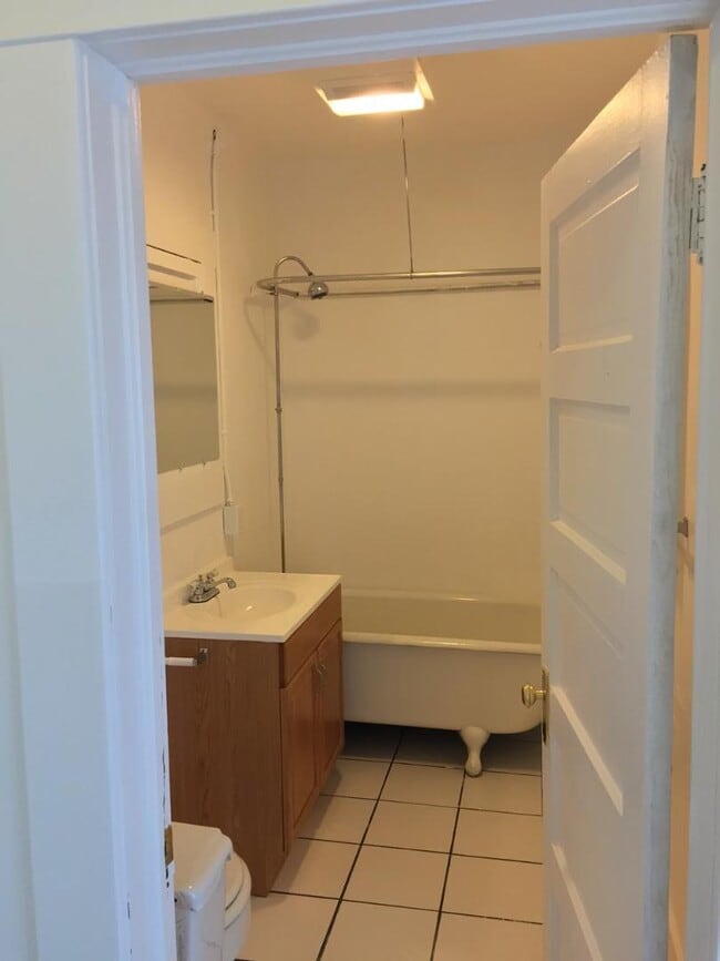 Building Photo - 505 SE Lyon St