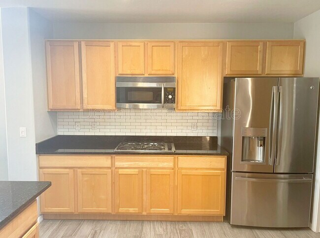 Building Photo - 8069 N Painted Feather Dr