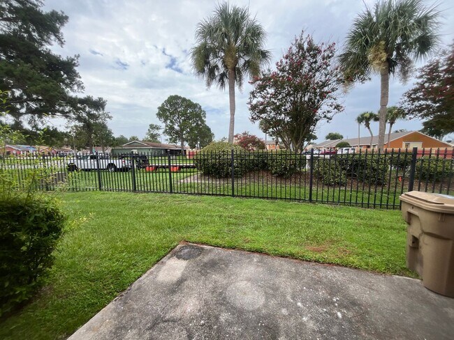 Building Photo - 72 Las Brisas Way