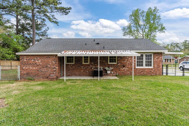 Building Photo - Pet-Friendly | Large Fenced Yard in North Wilmington