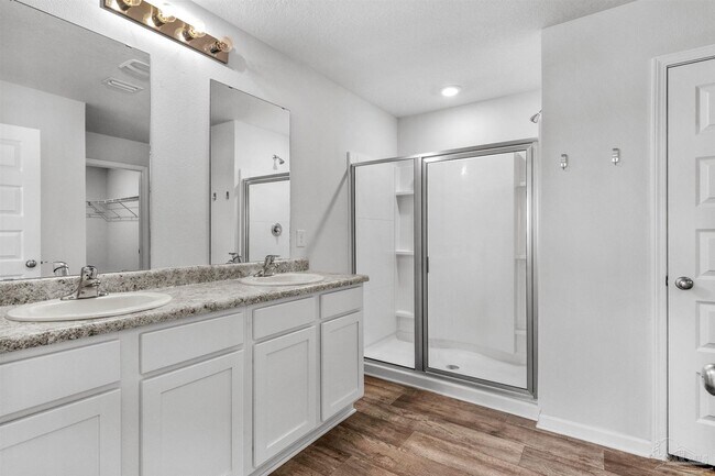 Building Photo - 5631 Guinevere Ln