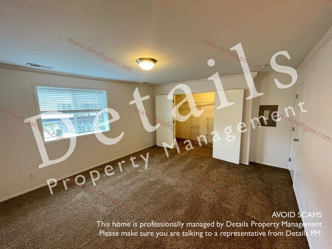 Building Photo - 3 Bedroom Townhouse in Central Kitsap!