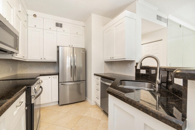 Building Photo - 1805 N Flagler Dr