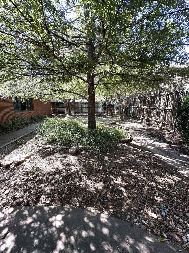 Building Photo - 2400 Martin St