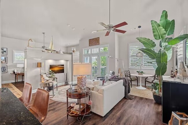 Building Photo - 635 N Alexander St