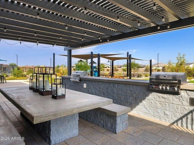 Building Photo - 15875 W Cottontail Ln