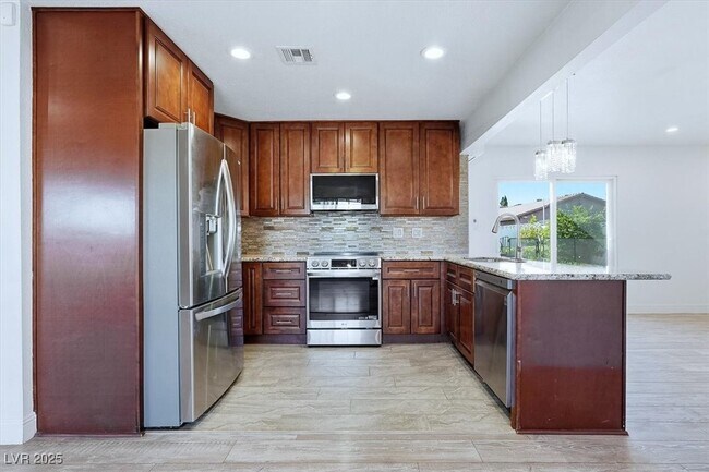 Building Photo - 6353 Whippoorwill Way